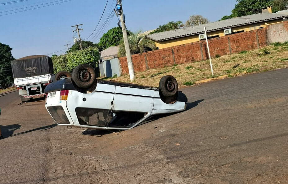 Imagem de compartilhamento para o artigo Roda se solta e provoca capotamento de veículo em São Gabriel do Oeste da MS Todo dia